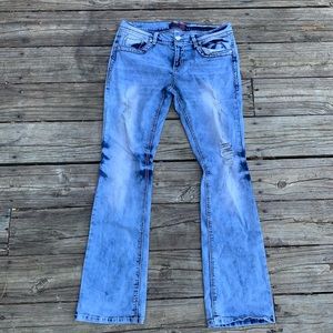 No Boundaries | Light wash destructed bootcut jean